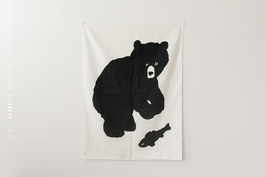 웜그레이테일 패브릭 포스터 Black Bear Fabric