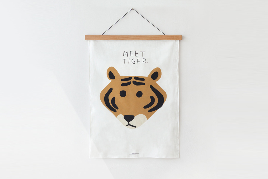 웜그레이테일 패브릭 포스터 Meet Tiger Fabric Poster